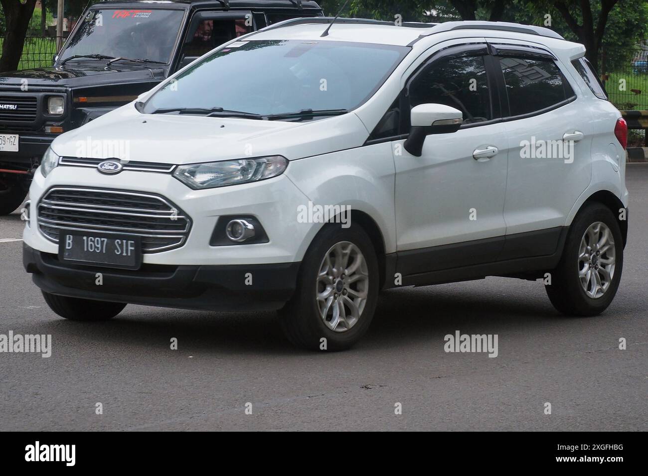 Weißer SUV, Ford Ecosport Titanium, Fahrt in der TB Simatupang Street, Jakarta, indonesien Stockfoto