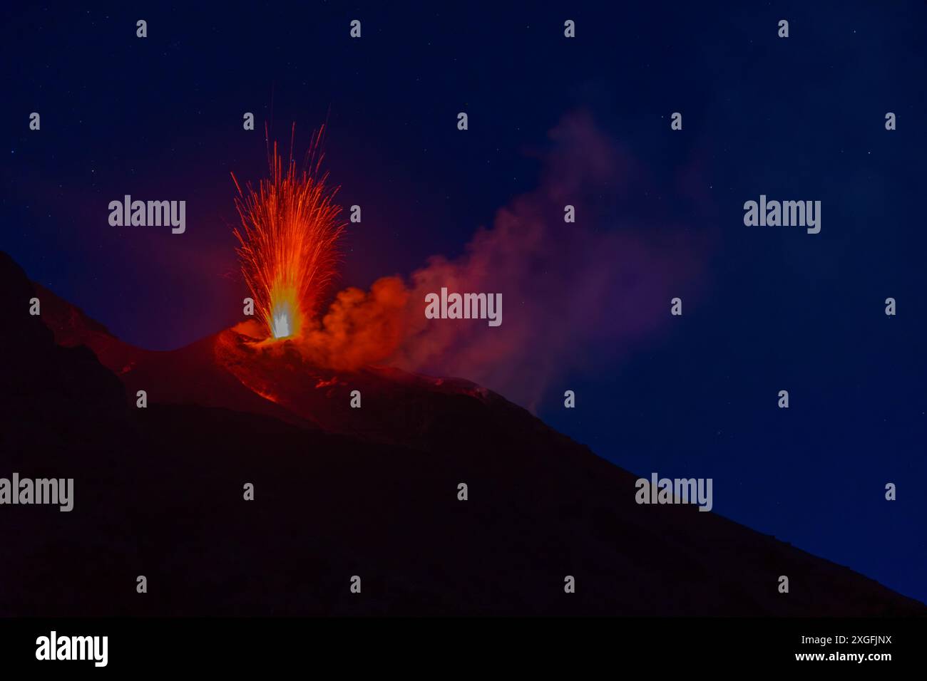 Eruption des Stromboli-Vulkans, Äolische Inseln, Italien Stockfoto