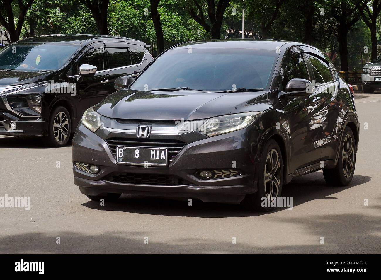 Black Color SUV Honda HR-V, Fahrt in der TB Simatupang Street, Jakarta, Indonesien Stockfoto