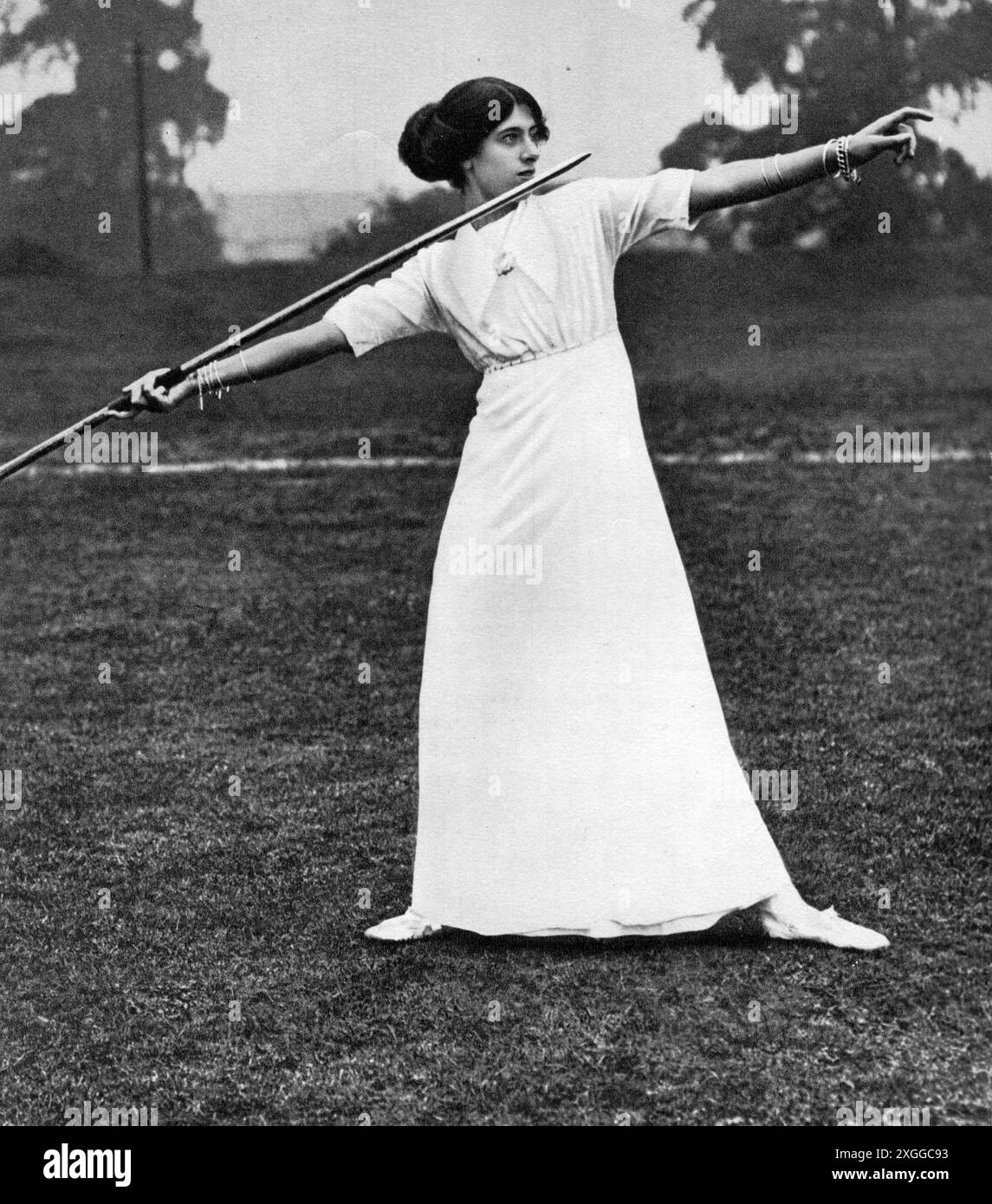 Sport, Leichtathletik, Speerwerfen, eine Dame beim Werfen eines Speeres, um 1900, ZUSÄTZLICHE RECHTE-CLEARANCE-INFO-NICHT-VERFÜGBAR Stockfoto