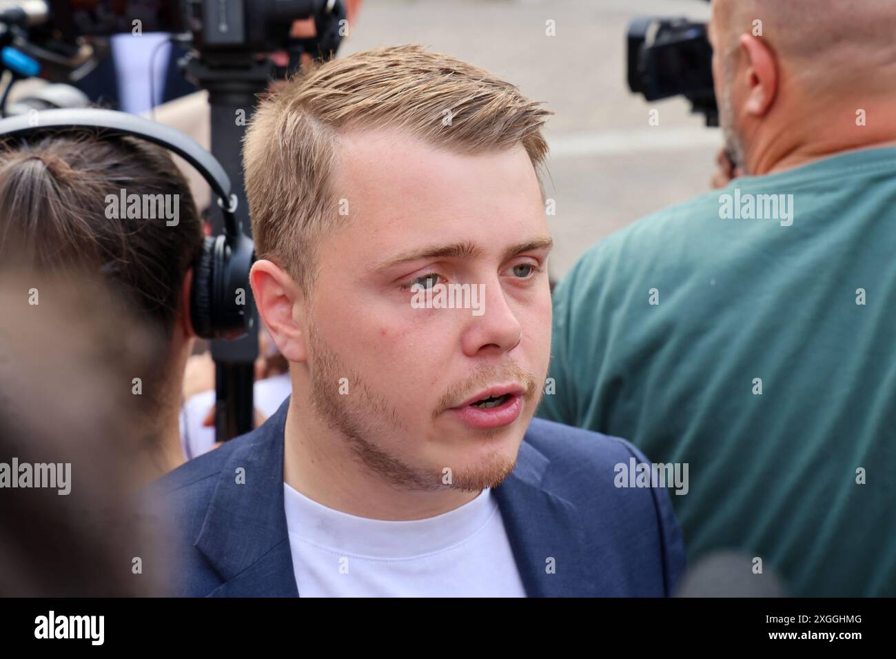 Marseille, Frankreich. Juli 2024. Gilles Bader/Le Pictorium - Ankunft der Abgeordneten bei der Nationalversammlung - 09/07/2024 - Frankreich/Provence-Alpes-Cote d'Azur/Marseille - Parlamentsabgeordnete kommen am Dienstag, 9. Juli, hier Louis Boyard von der LFI-Gruppe Credit: LE PICTORIUM/Alamy Live News bei der Nationalversammlung, insbesondere bei den Ökologen und den LFI-Gruppen Stockfoto