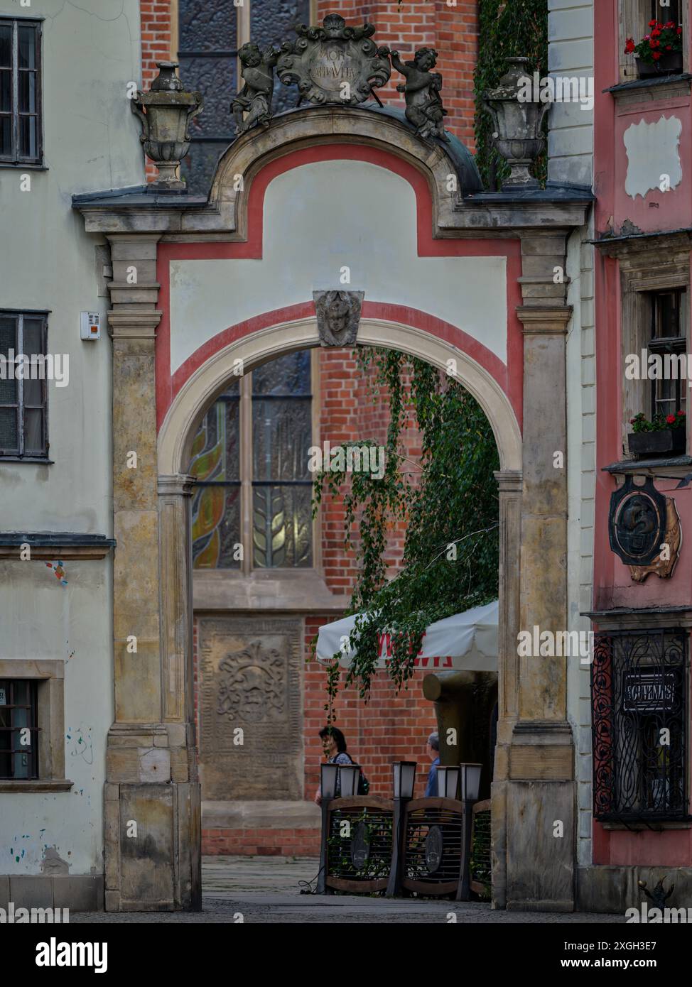 Barocktor mit Ornamentik Breslauer alter Markt Niederschlesien Polen Stockfoto