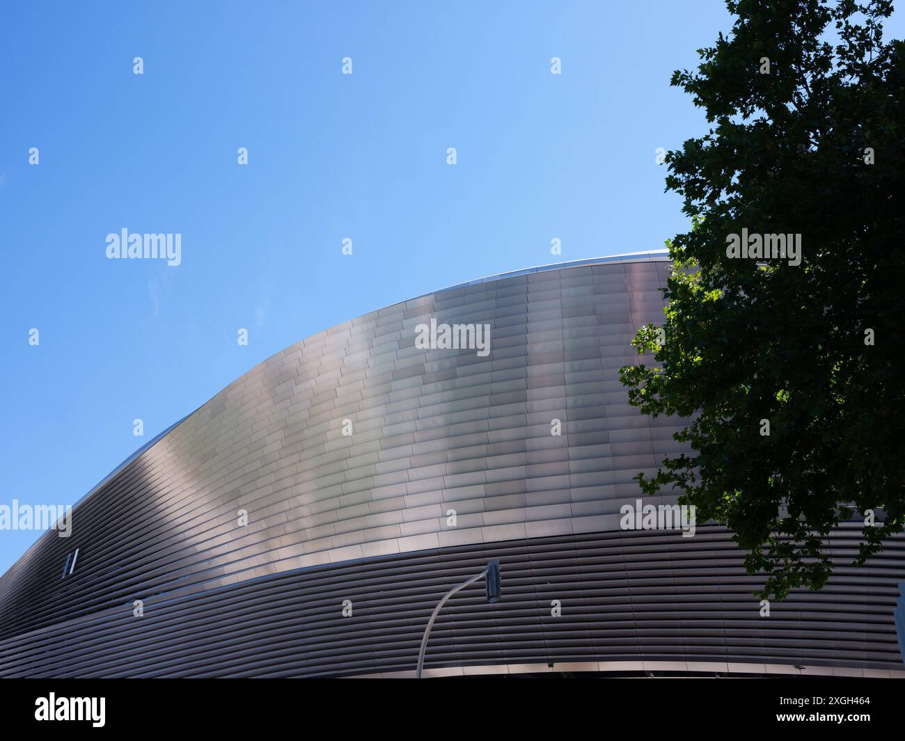 Allgemeine Ansicht des Außenbereichs des Santiago Bernabeu Stadions von Real Madrid am 9. juli 2024 in Madrid, Spanien. Stockfoto