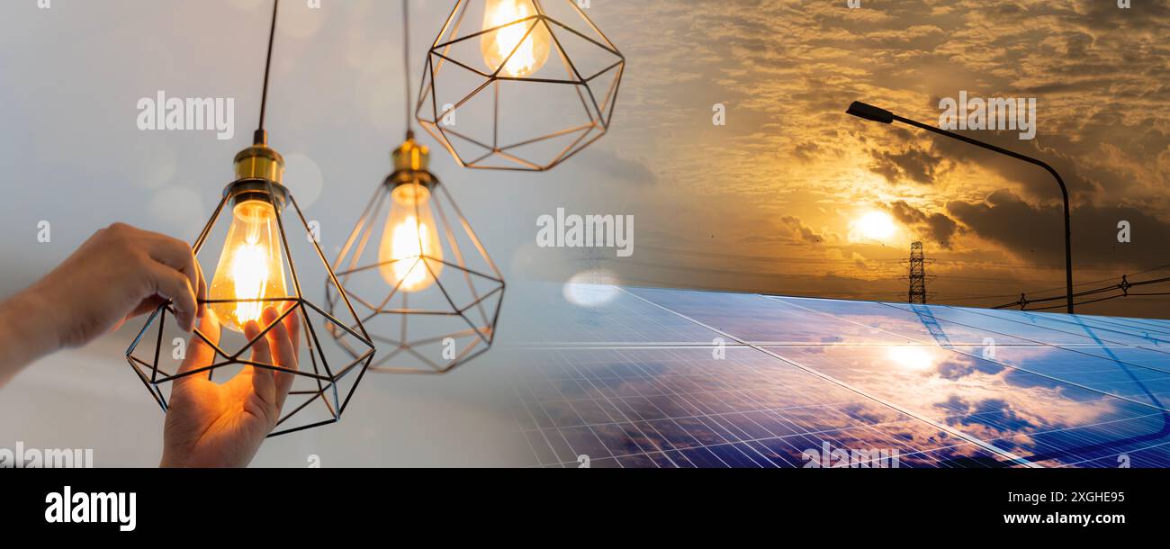 Asiatische Menschen ersetzen Leuchtstofflampen (CFL) durch neue LED-Lampen. Energiesparkonzept mit Glühbirne und Solarpaneelen. Ein kreativer Mann, der ein Licht hält Stockfoto