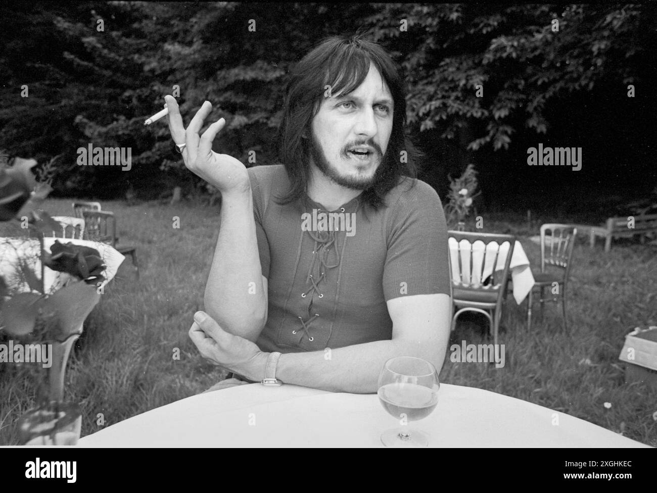 John Entwistle von The Who posierte am 15. Juli 1971 bei einem Presseaufruf für die Album-Launchparty Who's Next in Surrey, England Stockfoto