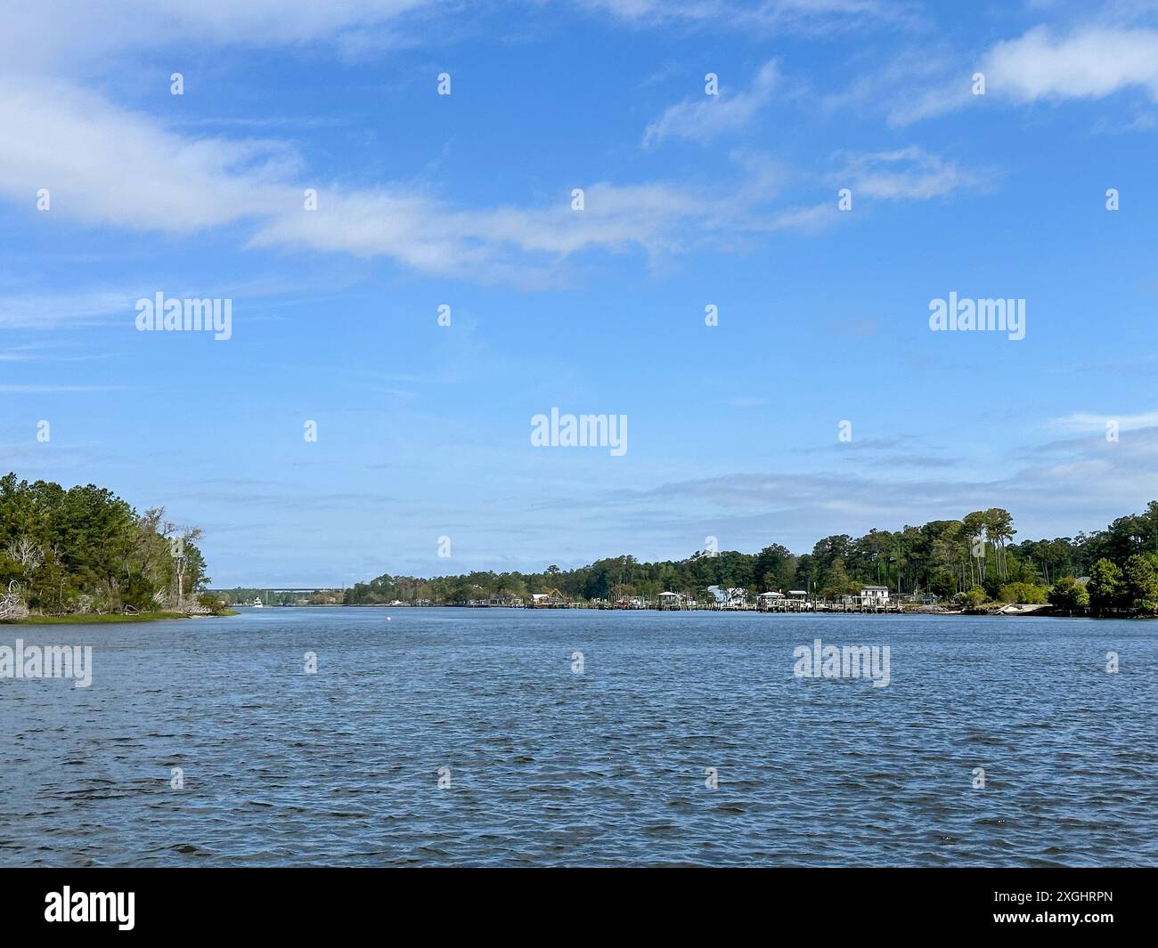 Malerische Ausblicke auf den Adams Creek, Teil des Intracoastal Waterway durch North Carolina Stockfoto