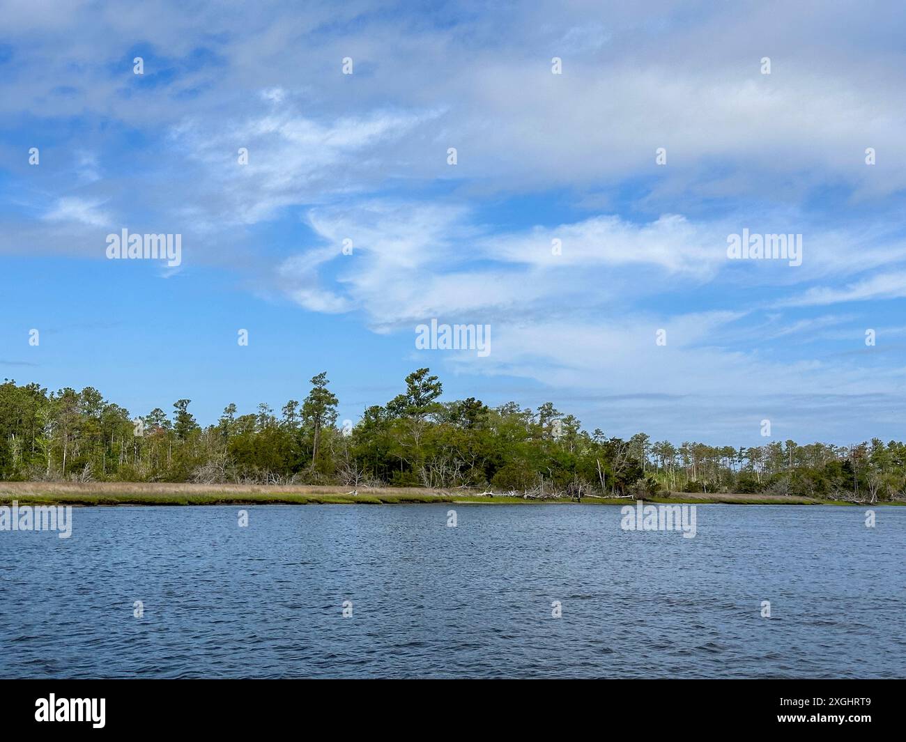 Malerische Ausblicke auf den Adams Creek, Teil des Intracoastal Waterway durch North Carolina Stockfoto