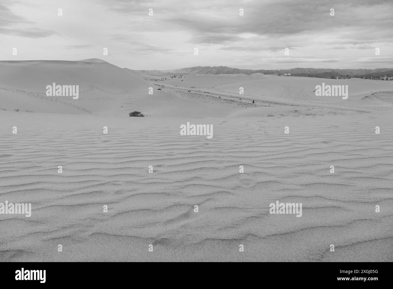 Das Hintergrundbild der Sandstruktur, die durch Wind, Erosion und Kopierraum für Text erzeugt wird Stockfoto