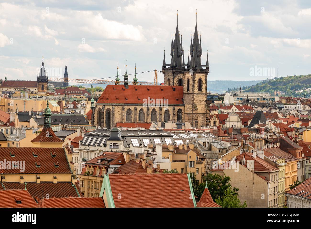 Die Kirche unserer Lieben Frau vor Tyn und die umliegende Stadt Prag Stockfoto