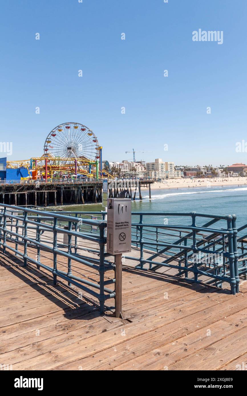 Santa Monica Pier an einem wunderschönen Sommertag Stockfoto