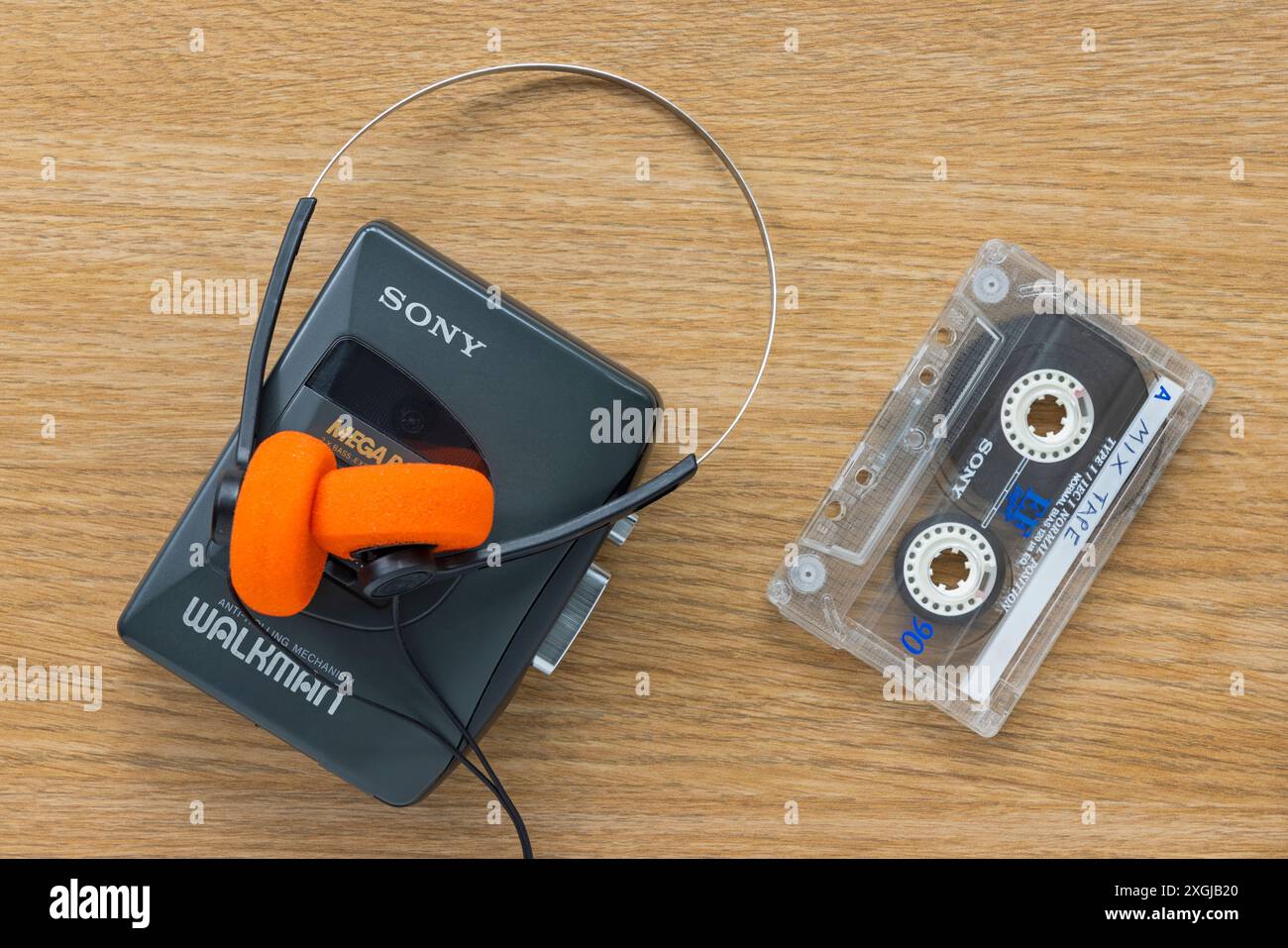 Sony WALKMAN ® Kassettenspieler mit einer Kassette Stockfoto