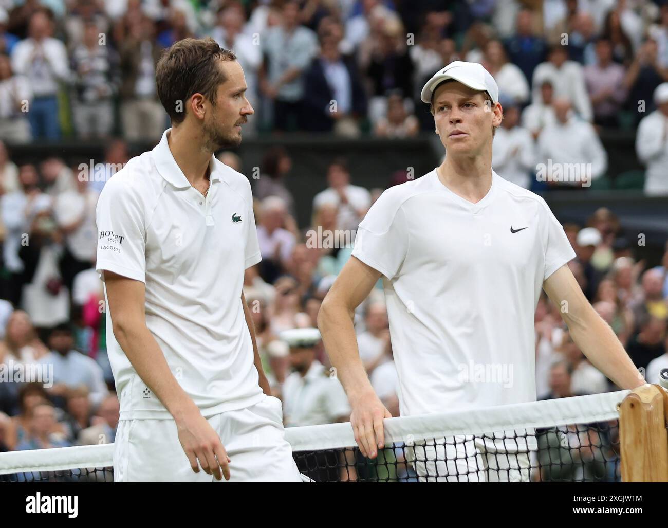 London, Großbritannien. Juli 2024. Daniil Medwedev feiert den Sieg im Viertelfinale der Männer gegen den Italiener Jannik Sinner bei den Wimbledon Championships 2024 in London am Dienstag, den 09. Juli 2024. Foto: Hugo Philpott/UPI Credit: UPI/Alamy Live News Stockfoto