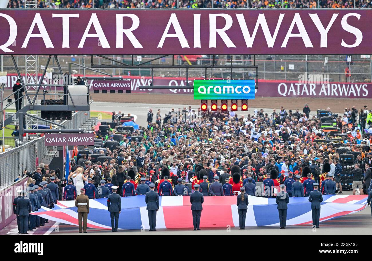 Towcester, Großbritannien. Juli 2024. Ein Blick auf die Startlinie und das Gitter auf dem Bau bis zum Start des Formel 1 Qatar Airways British Grand Prix in Silverstone, Towcester, Northamptonshire, Großbritannien. Quelle: LFP/Alamy Live News Stockfoto