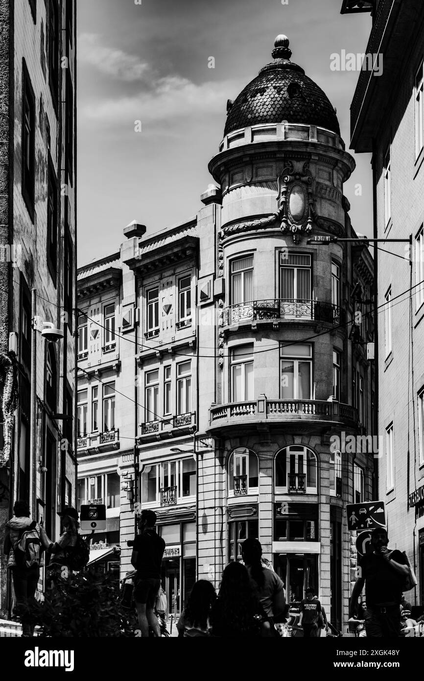 Altes Gebäude im Stadtzentrum von Porto - Portugal - Europa | portugiesisches Stadtbild | historische Stadt | Reisen Stockfoto