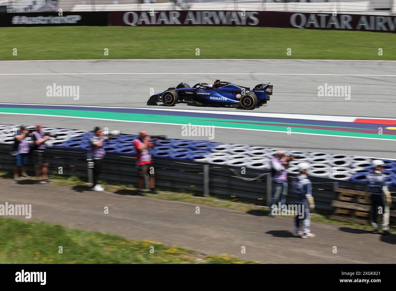 Spielberg, Österreich. Juni 2024. Formel 1 Quatar Airlines großer Preis von Österreich am Red Bull Ring, Österreich. Im Bild: #2 Logan Sargeant (USA) von Williams Racing in Williams FW46 vorbei an Fotografen auf der Strecke © Piotr Zajac/Alamy Live News Stockfoto