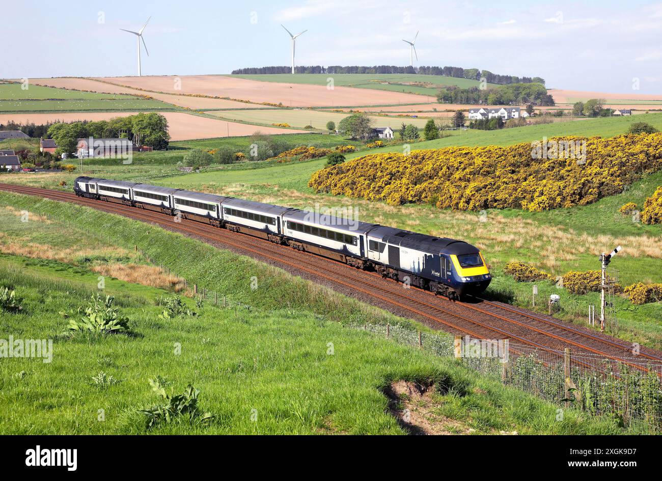 43130 & 43035 passieren Carmont auf der 17.5.24 mit der 1A75 07,30 Edinburgh nach Aberdeen. Stockfoto