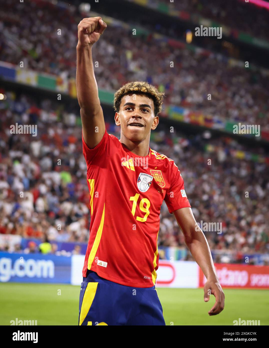 MÜNCHEN, DEUTSCHLAND - 09. JULI: Lamine Yamal aus Spanien feiert nach ihrem Sieg das Halbfinalspiel der UEFA EURO 2024 zwischen Spanien und Frankreich am 09. Juli 2024 in München. © diebilderwelt / Alamy Live News Stockfoto