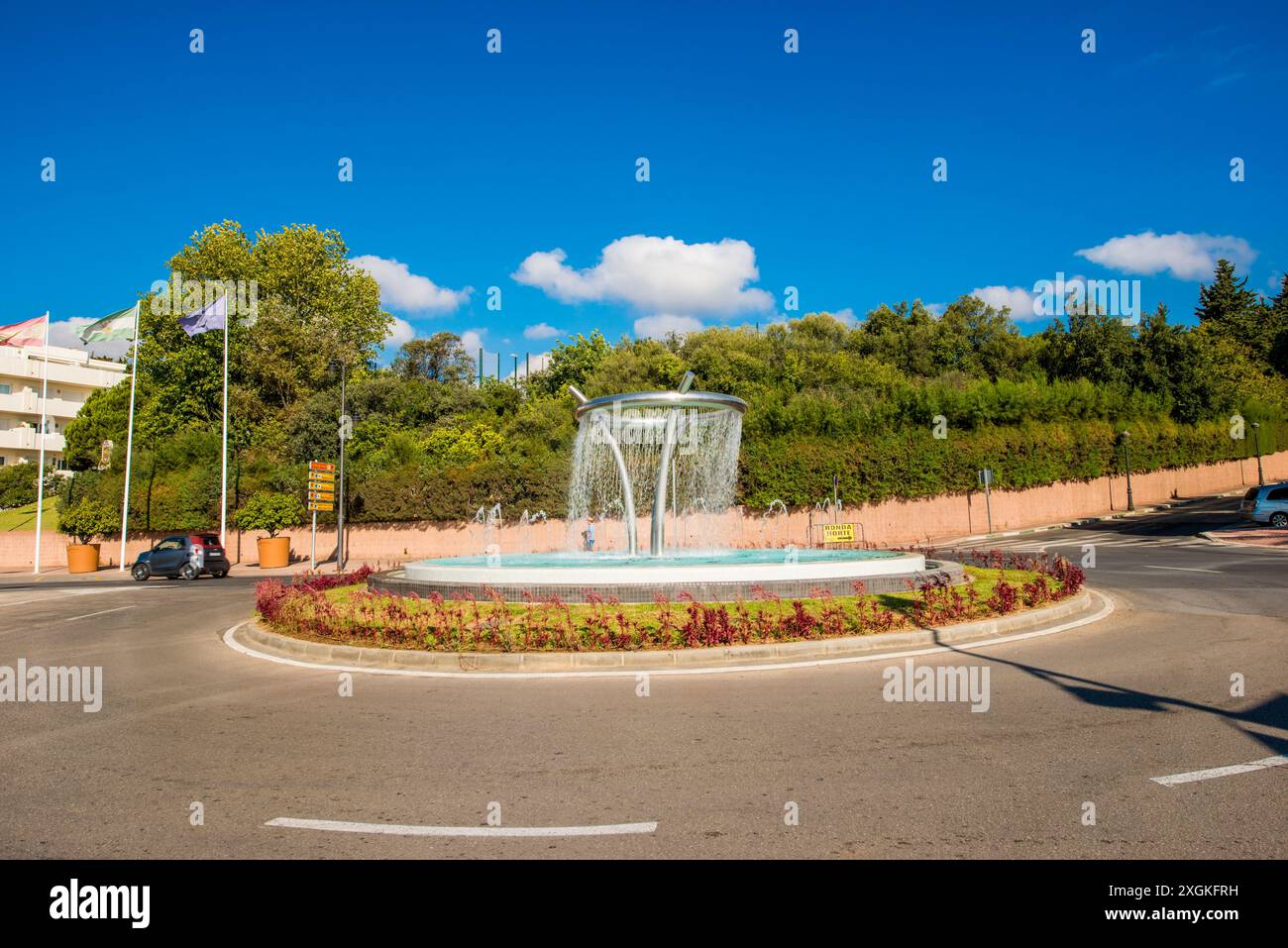 Kreisverkehr Kreisbrunnen am Strand Playa de La Cala, Estepona, malaga, spanien. Stockfoto
