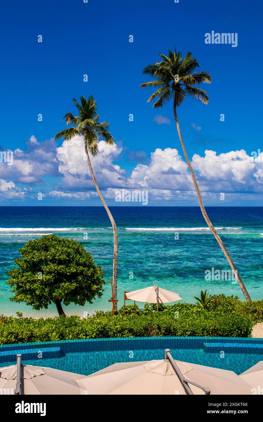 Der Pool im Hilton's Doubletree Resort & Spa, Mahe, Republik Seychellen, Indischer Ozean. Stockfoto