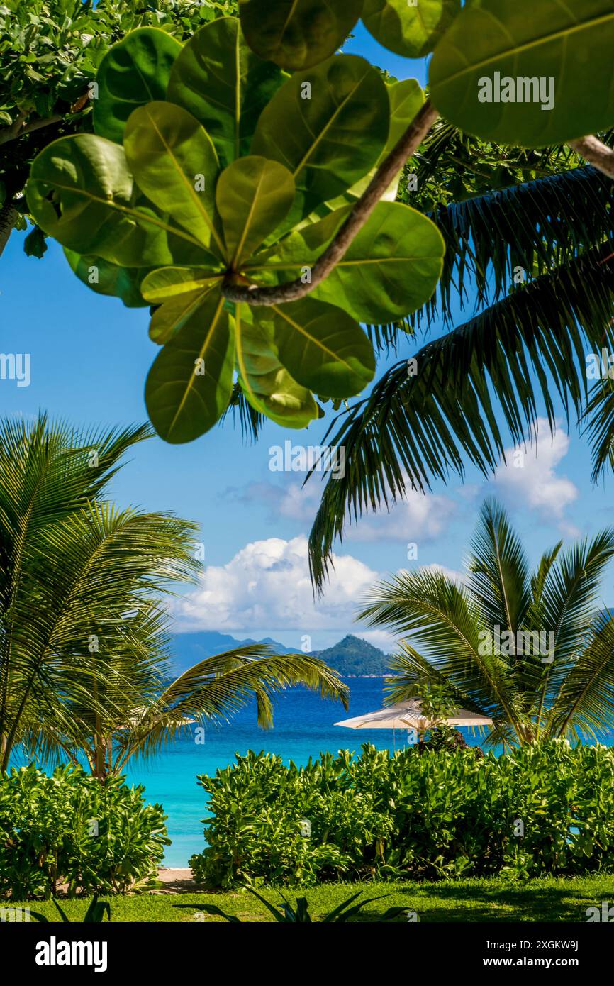 Petite Anse Beach im Four Seasons Resort, Mahe, Republik Seychellen, Indischer Ozean. Stockfoto