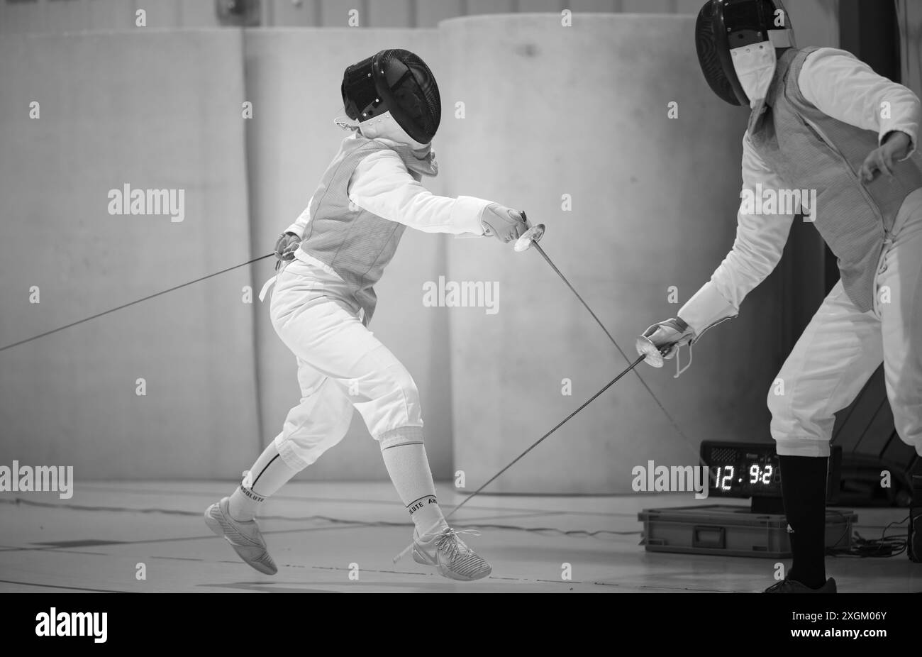 USA – 20. Juni 2024: Out of Nowhere Fencing bietet Unterricht im Fechten für alle Niveaus unter dem wachsamen Auge von Trainer Davi Stockfoto