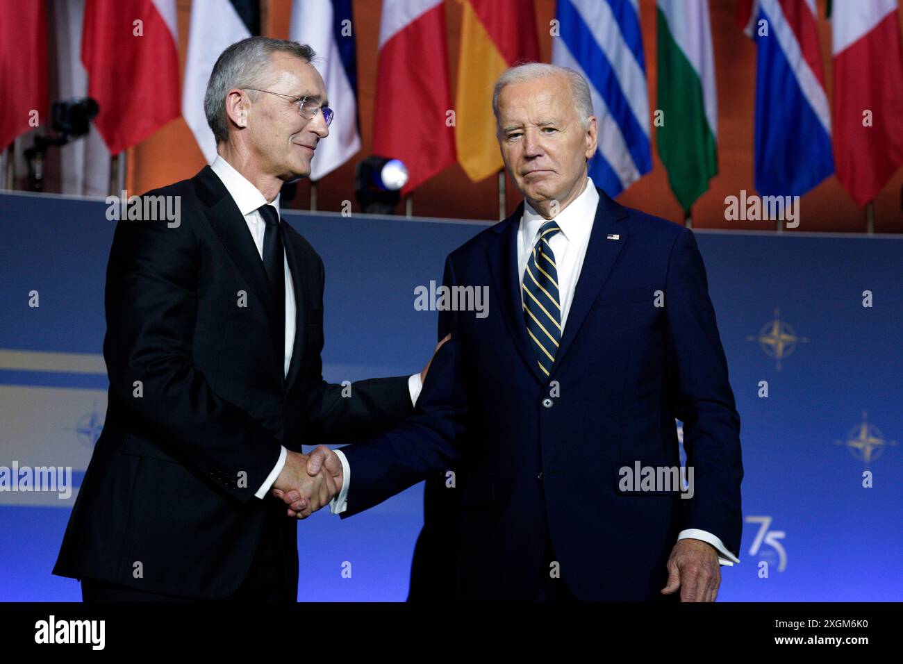 US-Präsident Joe Biden vergibt die Presidential Medal of Freedom an NATO-Generalsekretär Jens Stoltenberg, nachdem er am 9. Juli 2024 im Andrew W. Mellon Auditorium in Washington zum 75. Jahrestag der NATO gesprochen hatte. Guthaben: Yuri Gripas/Pool über CNP/MediaPunch Stockfoto