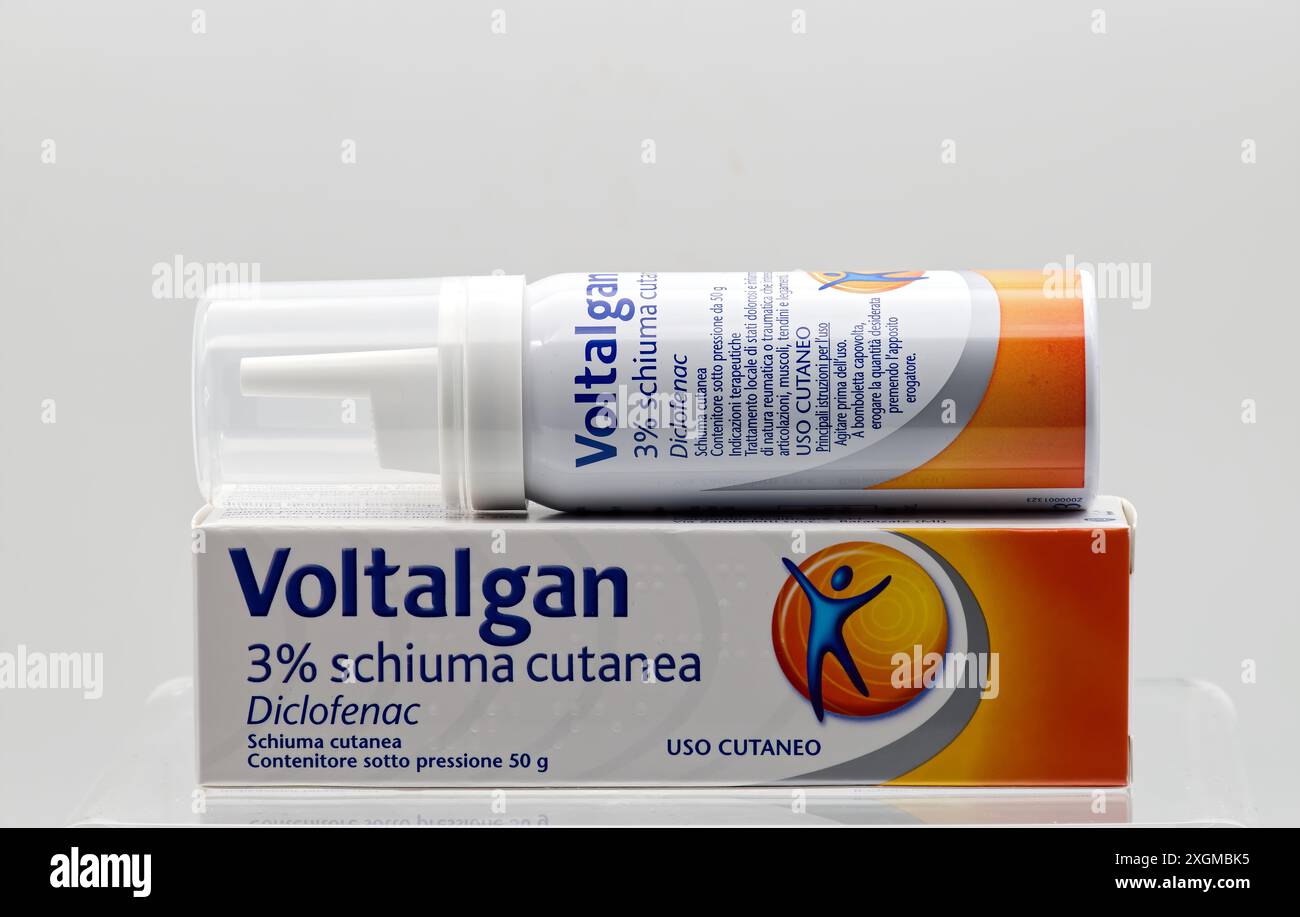 Voltalgan 3 % Schiuma cutanea. Diclofenac. Hautschaum. Entzündungshemmender Schaum bei posttraumatischen Symptomen. Stockfoto