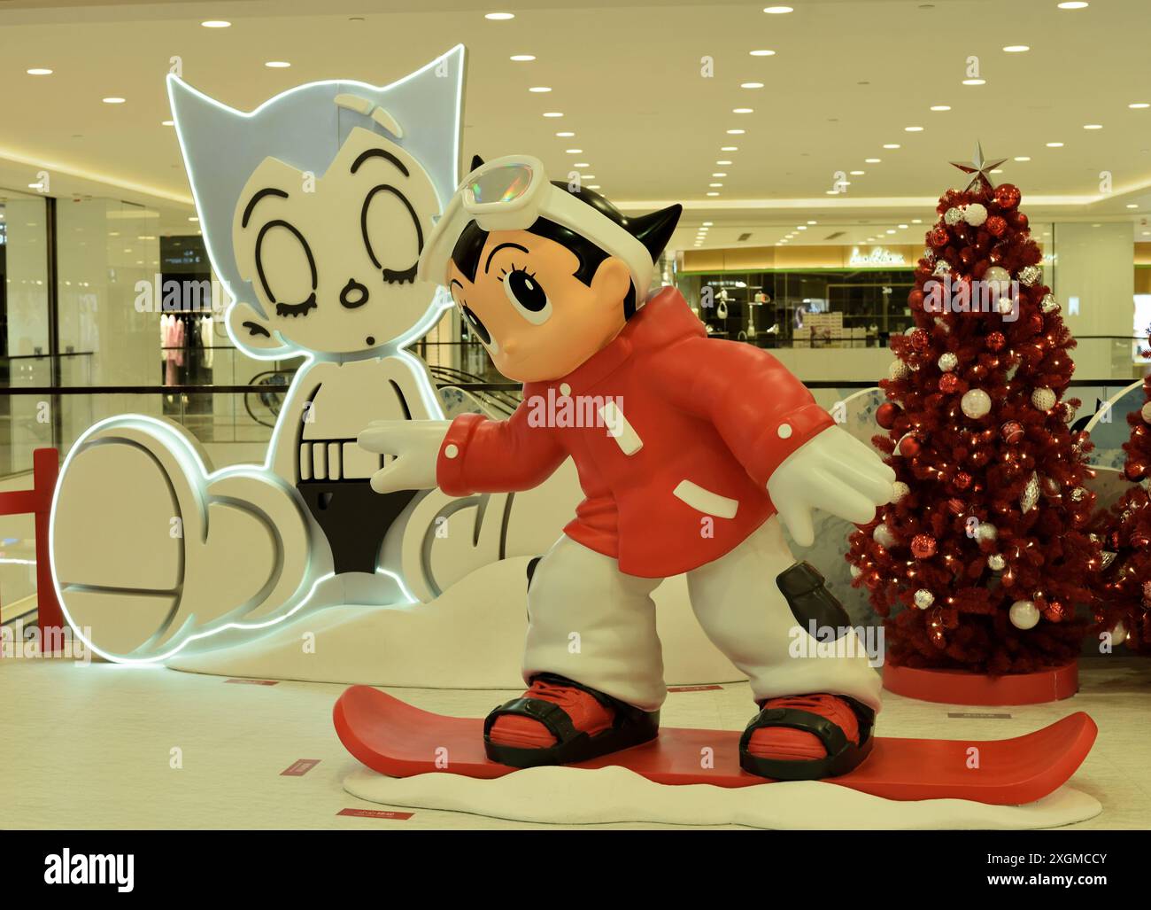 Ausstellung von Astro Boy Rides Snowboard in einer Einkaufspassage in Hongkong Stockfoto