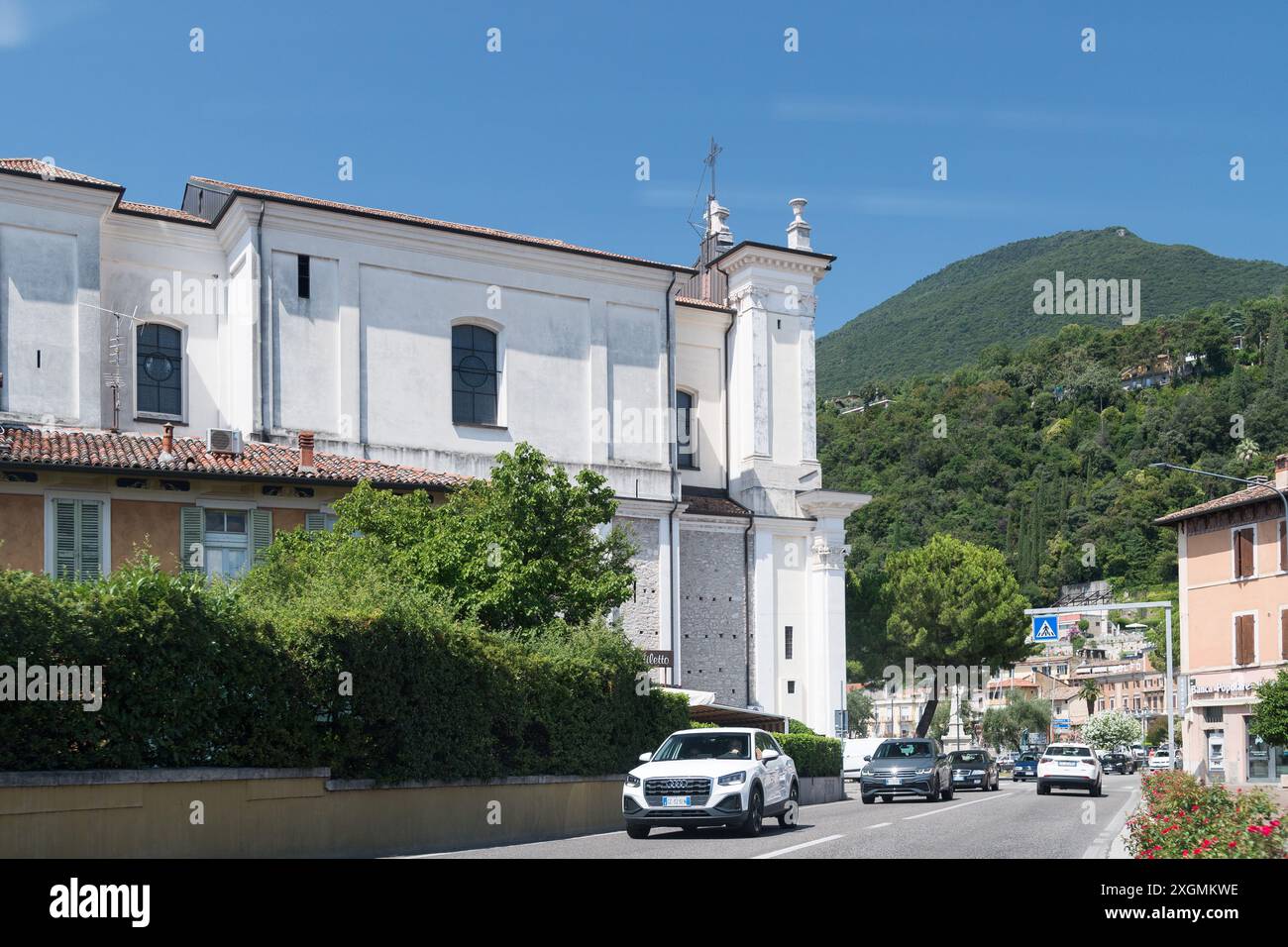 Chiesa dei SS. Pietro e Paolo (Kirche der Heiligen Peter und Paul) in Toscolano Maderno, Provinz Brescia, Lombardei, Italien © Wojciech Strozyk / Alamy Stockfoto