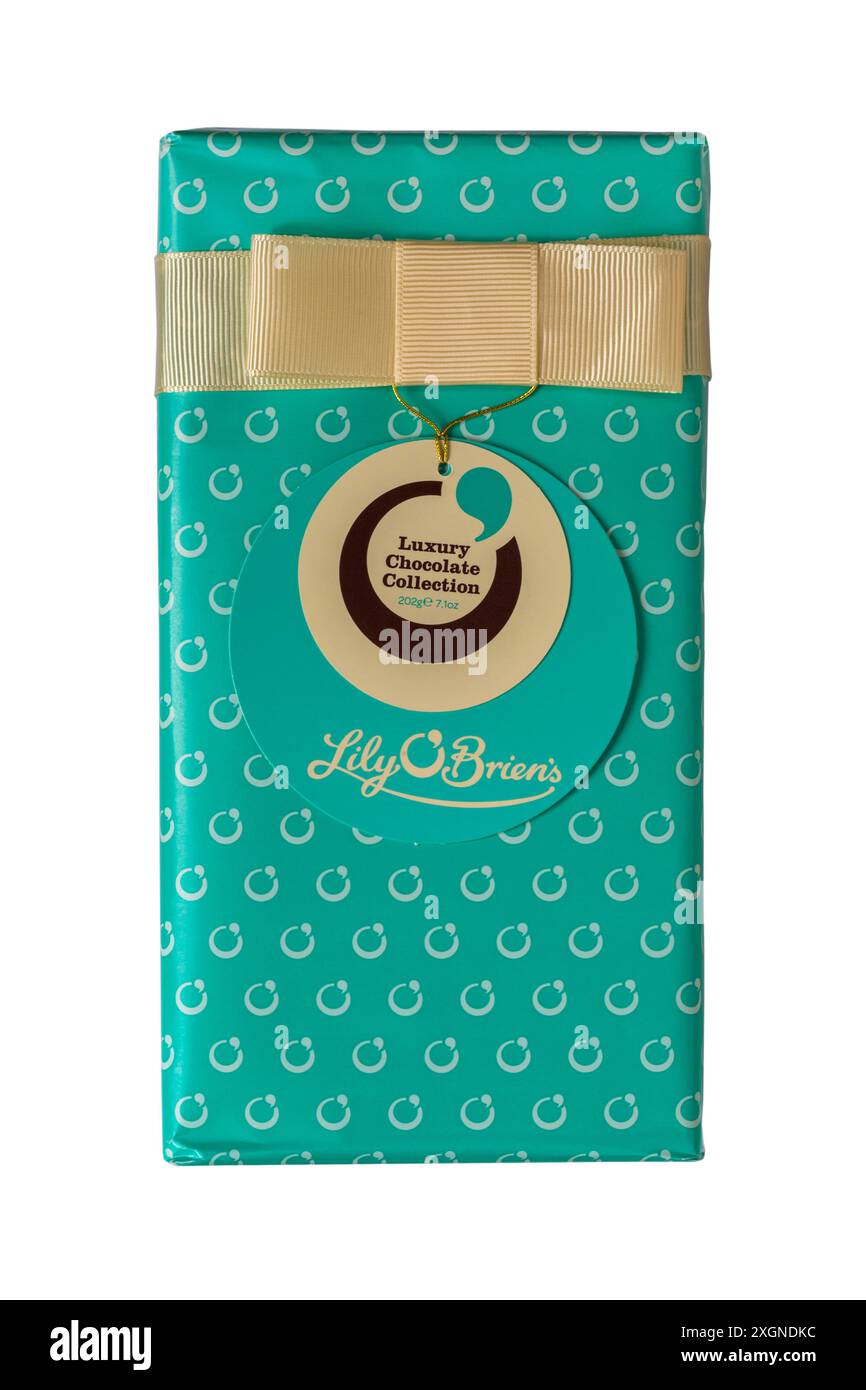 Schachtel von Lily O'Briens luxuriöser Schokoladenkollektion isoliert auf weißem Hintergrund Stockfoto