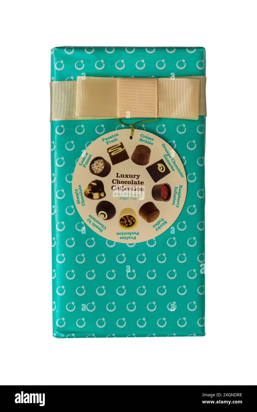 Schachtel von Lily O'Briens luxuriöser Schokoladenkollektion isoliert auf weißem Hintergrund Stockfoto