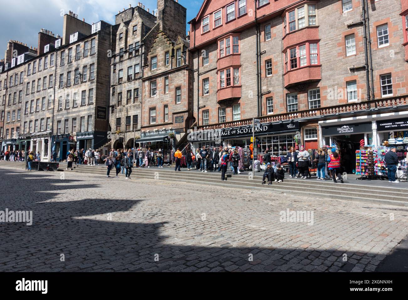 Touristen auf der Royal Mile, Edinburgh, Schottland, Großbritannien. Stockfoto