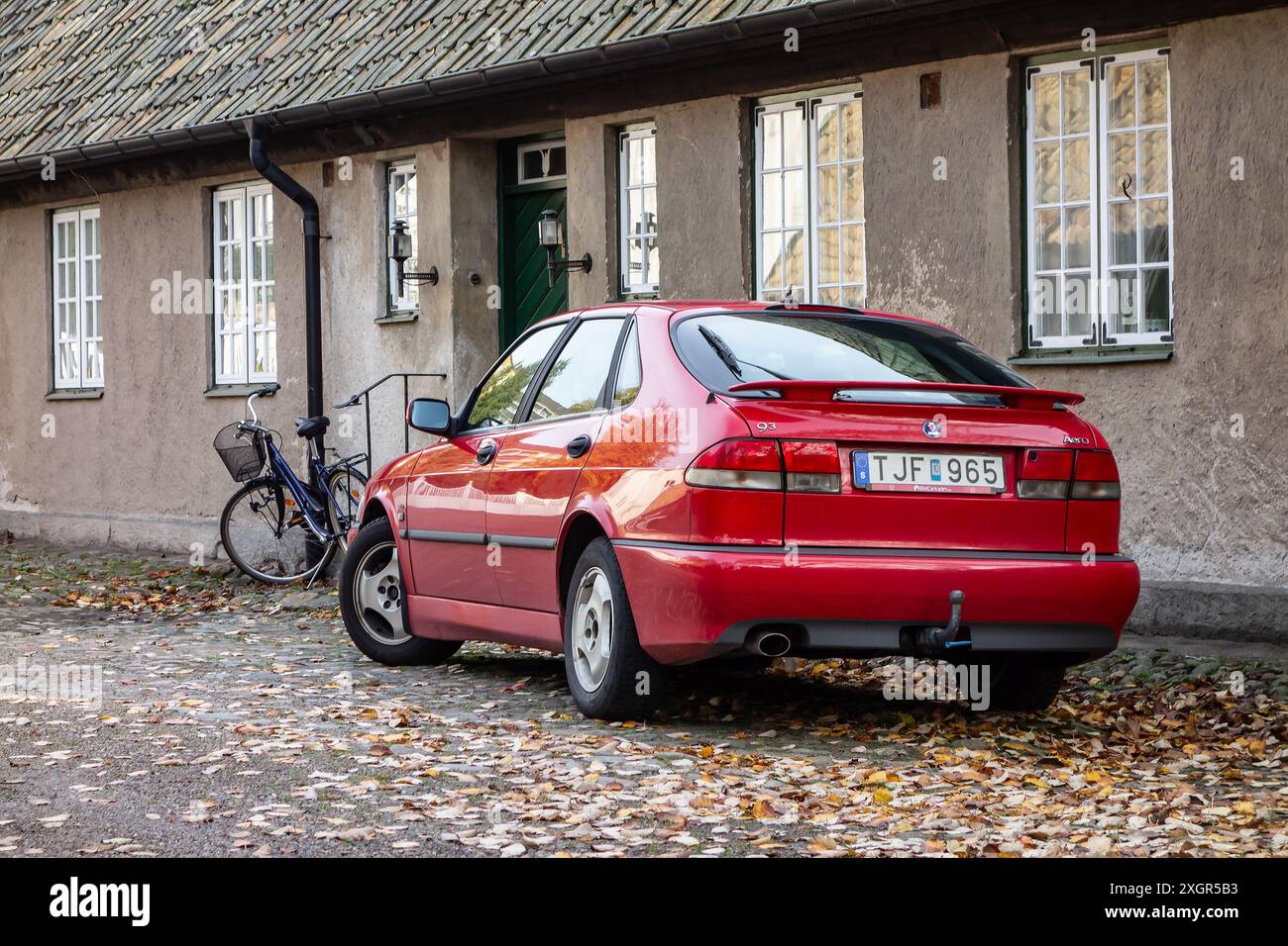 MALMÖ, SCHWEDEN - 26. OKTOBER 2014: Rückansicht des roten schwedischen Saab 93 Aero-Fahrzeugs in Schweden Stockfoto