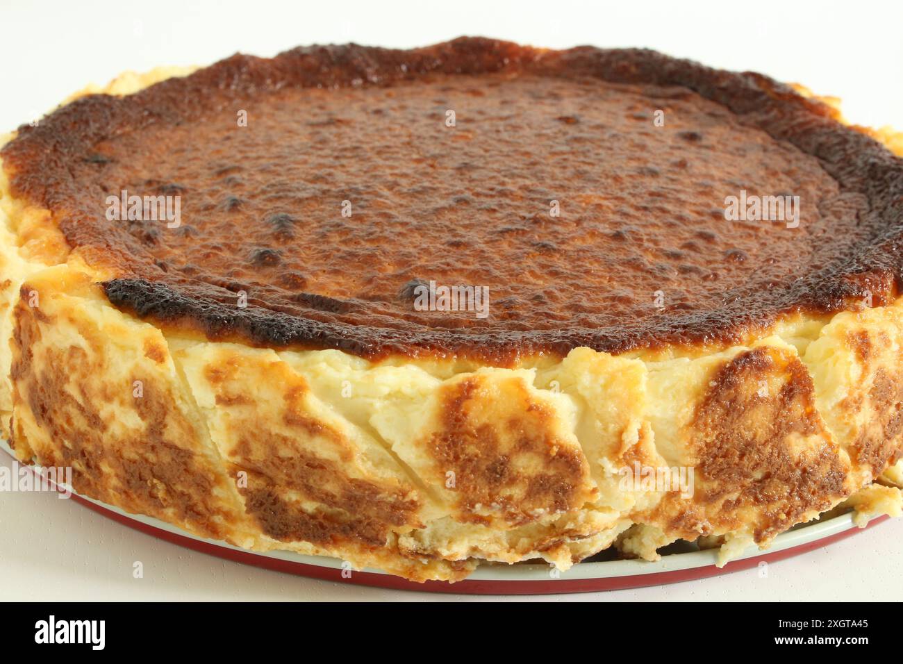 Basque Burnt Cheesecake – San Sebastián kulinarische Köstlichkeiten Stockfoto