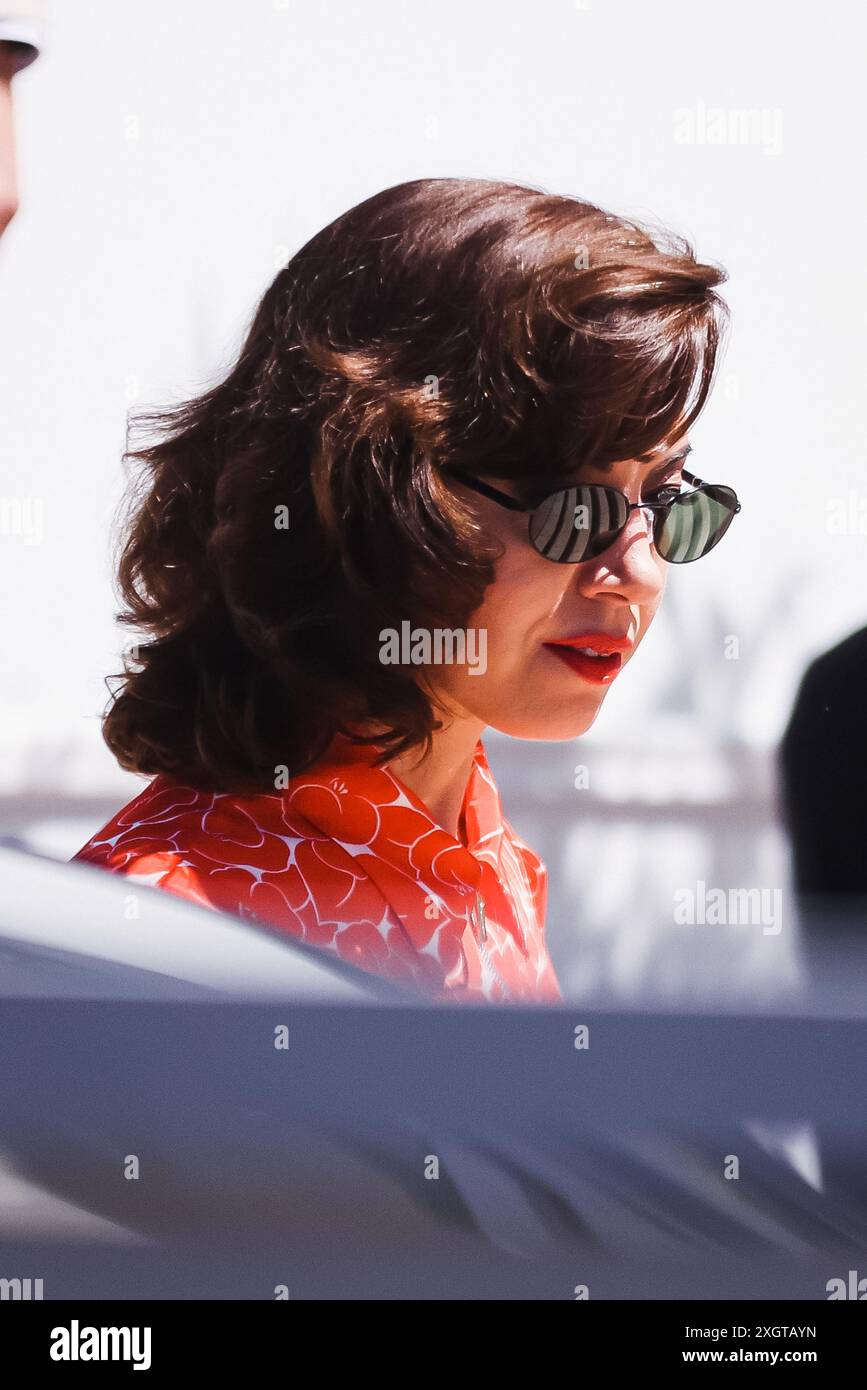 Aubrey Plaza trifft am 17. Mai 2024 beim Fotoaufruf von Megalopolis während des 77. Festivals de Cannes in Cannes ein (Foto: Alessandro Bremec/NurPhoto). Stockfoto