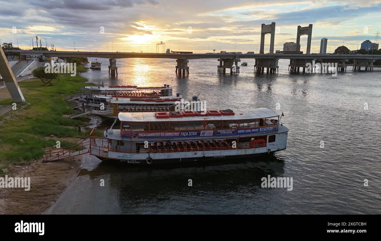 Juazeiro, bahia, brasilien - 6. juli 2024: Blick auf Boote am Ufer des Flusses Sao Francisco in der Stadt Juazeiro. Stockfoto