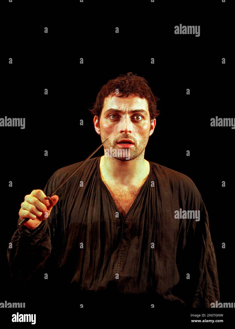 Rufus Sewell (Macbeth) in MACBETH von Shakespeare im Queen's Theatre, London W1 03/03/1999 Bühnenbild: Jeremy Herbert Kostüme: Laura Hopkins Beleuchtung: Rick Fisher Regisseur: John Crowley Stockfoto