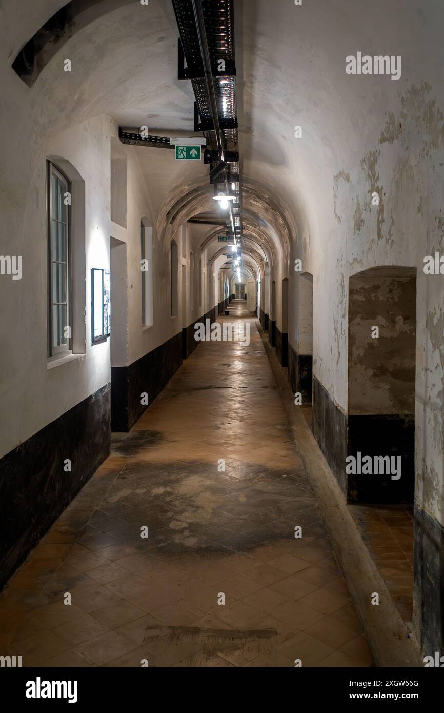 Flur im Fort van Liezele, Museum über Festungen des Festungsgebietes Antwerpen, Puurs-Sint-Amands, Provinz Antwerpen, Belgien Stockfoto