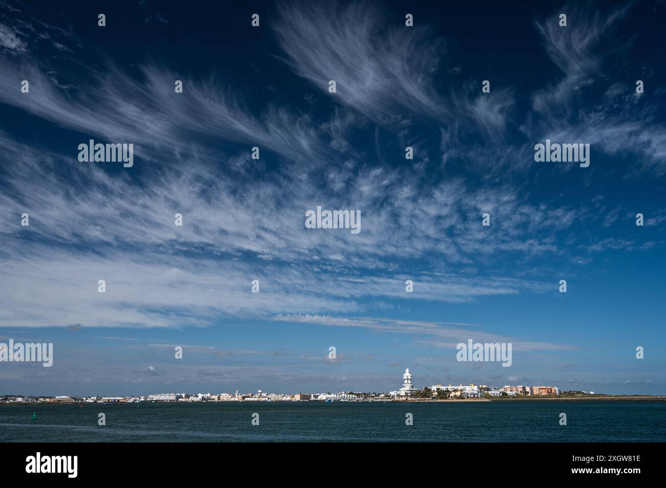 Blick auf die Küste der Isla Cristina, ein Touristenziel in Huelva, Andalusien, Südwesten Spaniens. Stockfoto