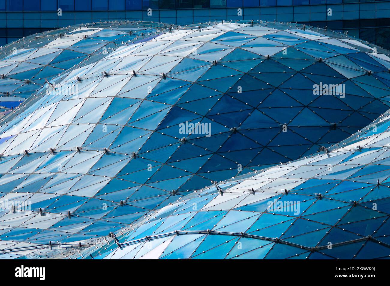 27.07.2023; Glasdach des Einkaufszentrums Golden Terraces in Warschau. Polen Stockfoto