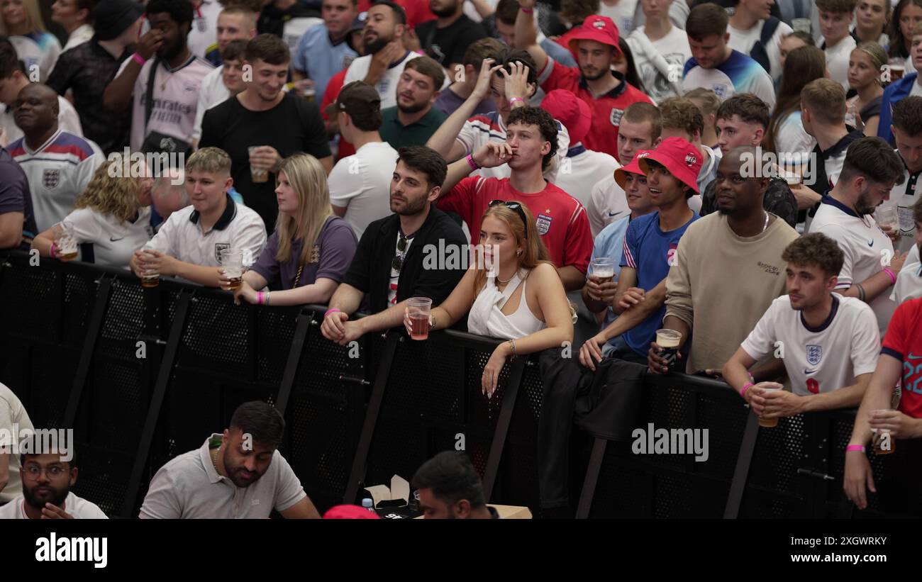 Wembley, London, UK, 10.07.2024, Euro 2024 England Halbfinale-Unterstützer UK Boxpark Wembley - London (Unterstützerreaktion)Credit: Lounisphotography/Alamy Live News Stockfoto