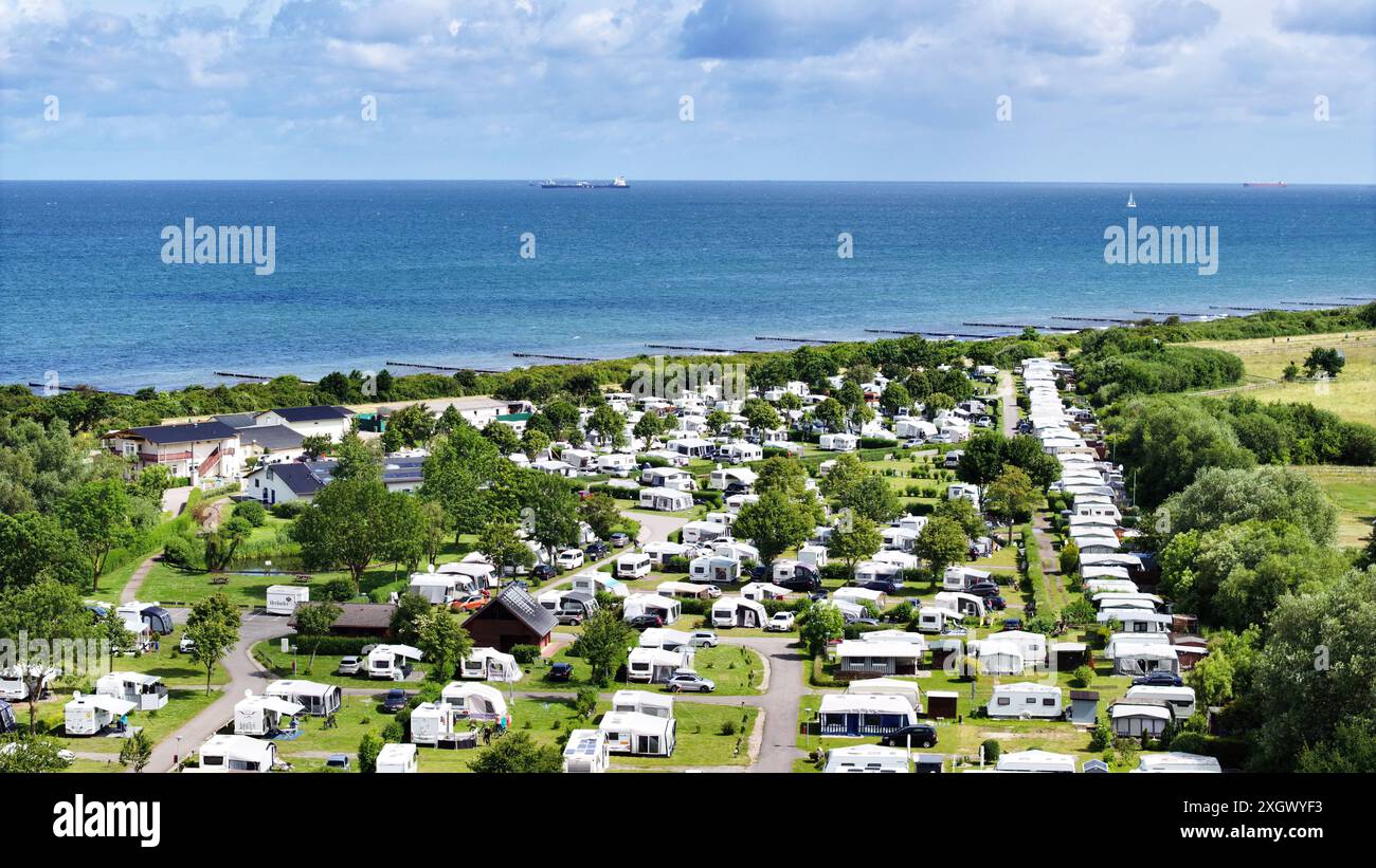 MV: Ostsee Campingplatz Börgerende Börgerende. Blick auf den Campingplatz Ferien- Camp Börgerende direkt am Strand der Ostsee. Über 150 Campingplätze gibt es in Mecklenburg-Vorpommern. *** MV Ostsee Campingplatz Börgerende Börgerende Blick auf den Campingplatz Ferien Camp Börgerende direkt am Strand der Ostsee gibt es in Mecklenburg-Vorpommern über 150 Campingplätze Stockfoto