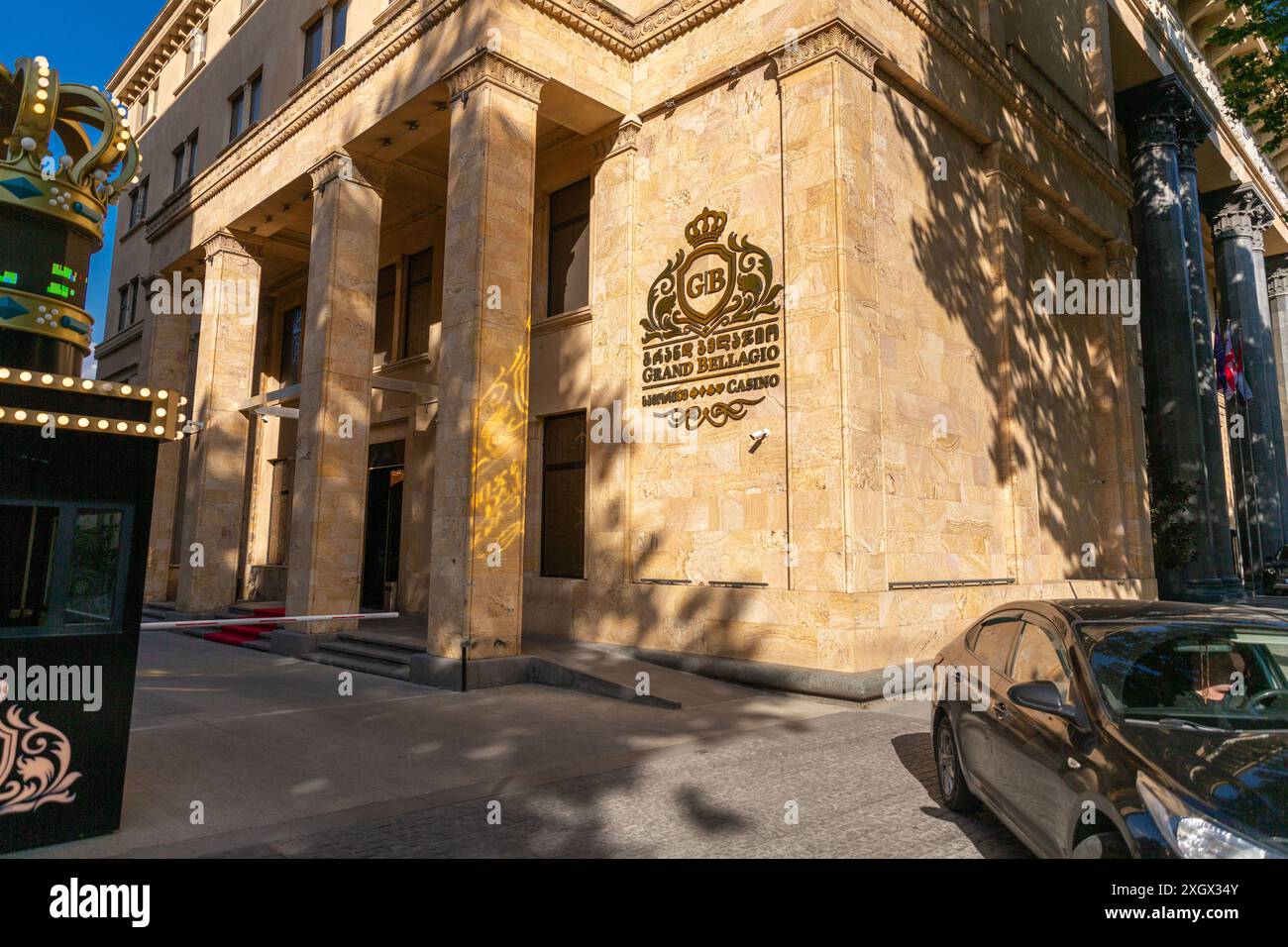Tiflis, Georgien - 23. JUNI 2024: Das Grand Bellagio Tbilisi ist ein Hotel und Kasino an der Rustaveli Avenue in Tiflis, Georgien. Stockfoto