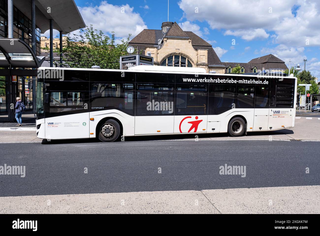 Transdev Isuzu Citiport 12 Bus am Koblenzer Hauptbahnhof Stockfoto