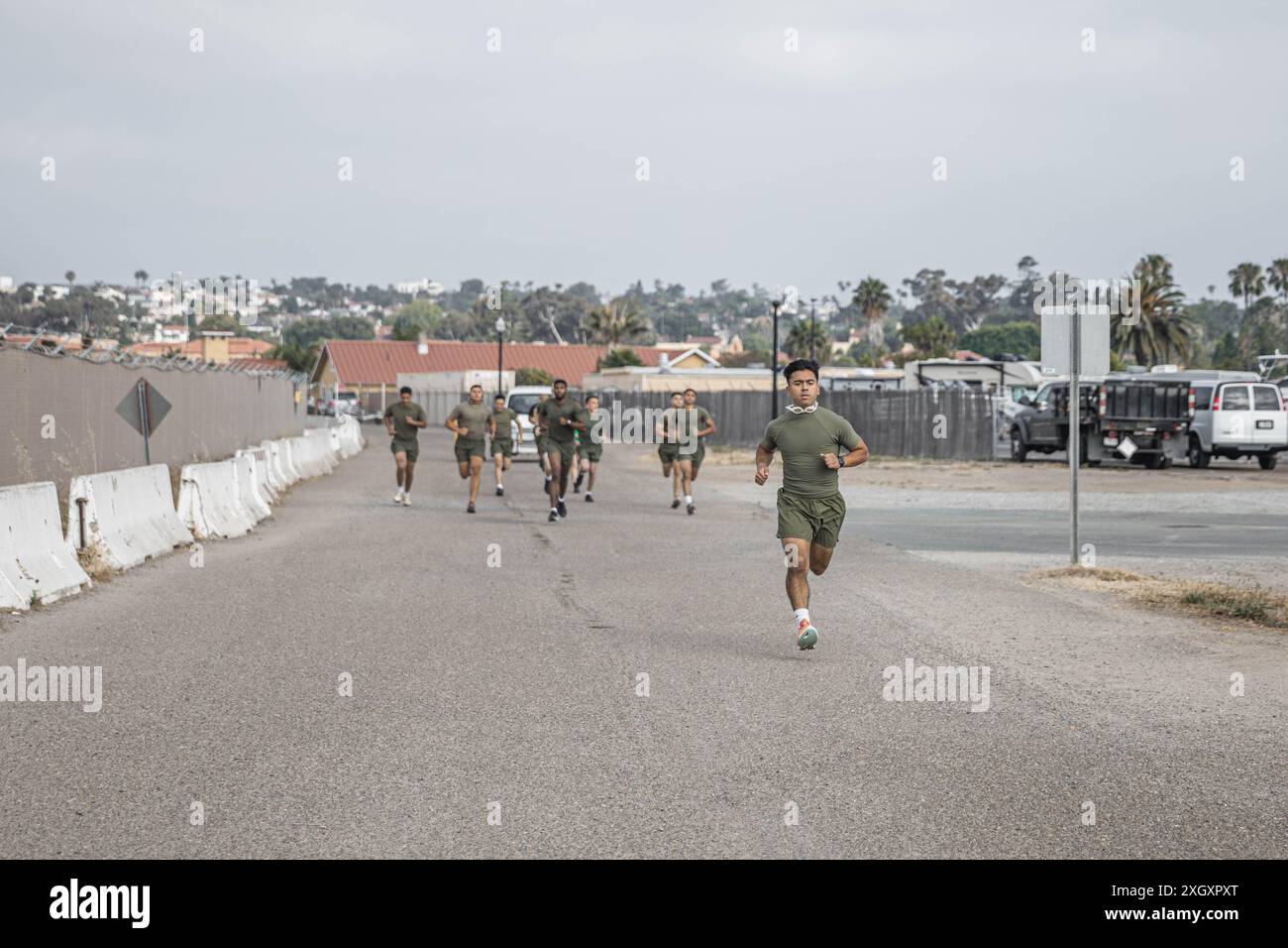 Die US-Marines mit Hauptquartier und Service Battalion, Marine Corps Recruit Depot San Diego, treten am 2. Juli 2024 während der Atlas Games des Hauptquartiers und des Service Battalions im MCRD San Diego, Kalifornien, an. Die H & S Bataillon Atlas Games sind ein Bataillon-Feldtreffen, das Führungsfähigkeiten und Teamarbeit beinhaltet, um die individuelle Bereitschaft, den Zusammenhalt der Einheit, die Moral zu stärken und den Corps-Esprit unter den Marines zu fördern. (Foto des U.S. Marine Corps von Lance CPL. Alexandra M. Earl) Stockfoto