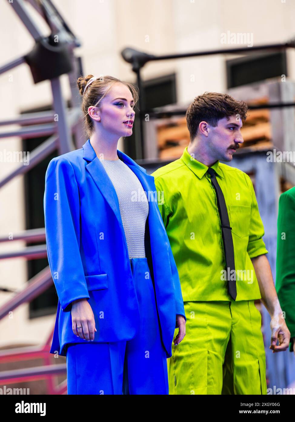 Montreal, Kanada - 5. Juli 2024: 7-Finger-akrobat-Gruppe in Completement Cirque Giants in Place Ville Marie in Montreal Stockfoto