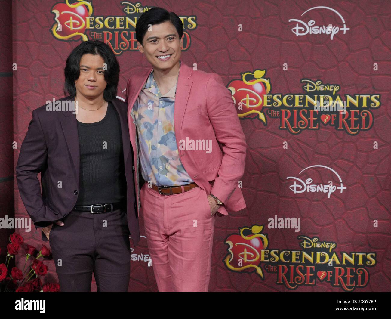 Los Angeles, USA. Juli 2024. (L-R) Tristan Padil und Paolo Montalbán bei der Disney's DESENDANTS: THE RISE OF RED World Premiere am Mittwoch in den Walt Disney Studios, ? Juli 2024. (Foto: Sthanlee B. Mirador/SIPA USA) Credit: SIPA USA/Alamy Live News Stockfoto