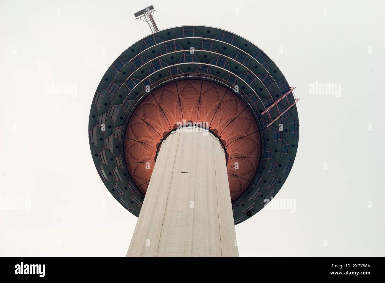 Der KL Tower, auch bekannt als Kuala Lumpur Tower, ein Telekommunikationsturm in Kuala Lumpur, Malaysia Stockfoto