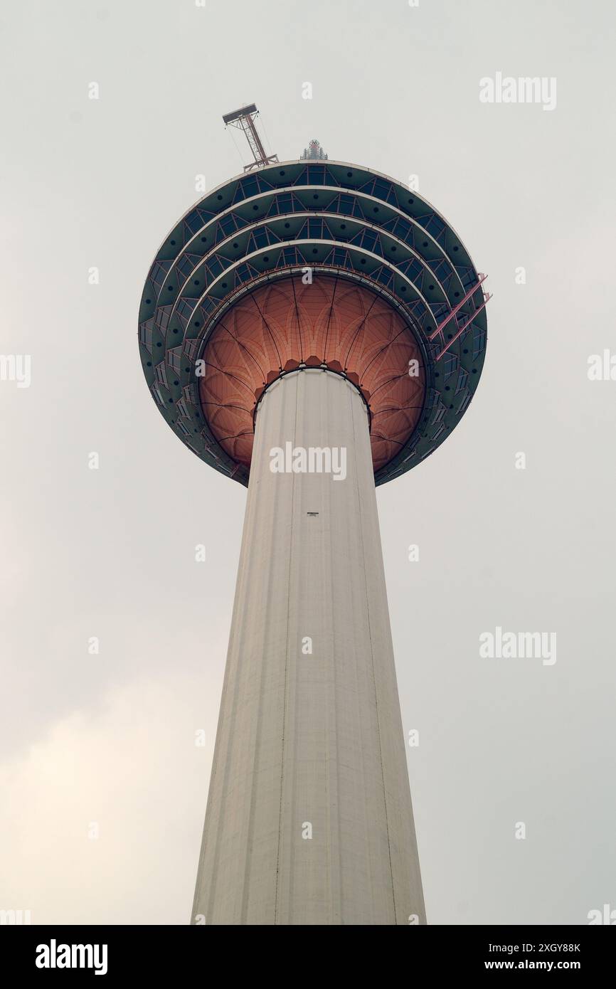 Der KL Tower, auch bekannt als Kuala Lumpur Tower, ein Telekommunikationsturm in Kuala Lumpur, Malaysia Stockfoto
