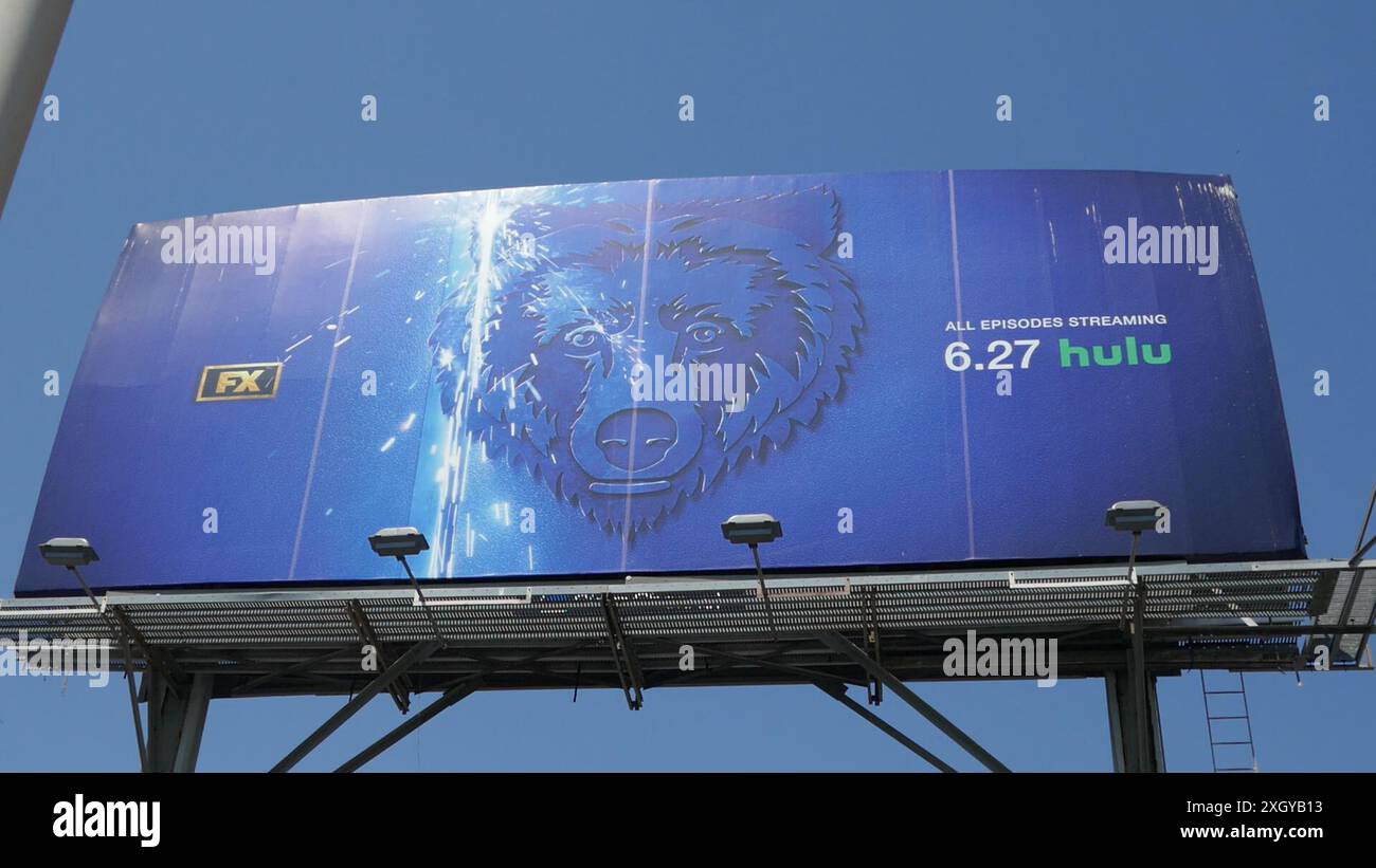 Los Angeles, Kalifornien, USA 10. Juli 2024 Jeremy Allen White the Bear Plakatwand am Sunset Blvd am 10. Juli 2024 in Los Angeles, Kalifornien, USA. Foto: Barry King/Alamy Stock Photo Stockfoto